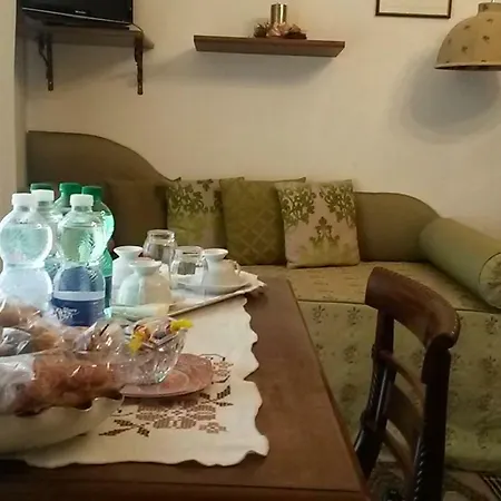 לינה וארוחת בוקר Carla